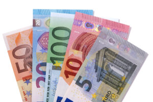 Подробнее о статье К 2027 г. зарплаты в Сербии могут вырасти до 1 400 евро